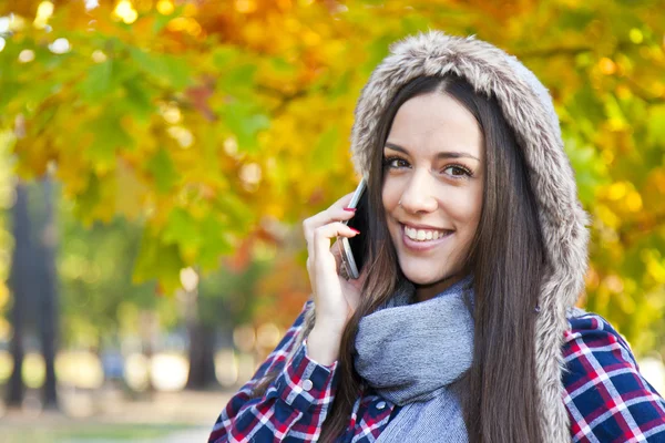 Femme tecnologie automne — Photo