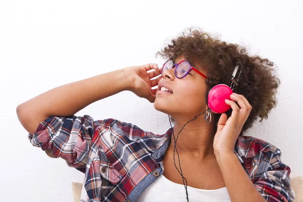 음악을 듣고 하는 여자 — 스톡 사진