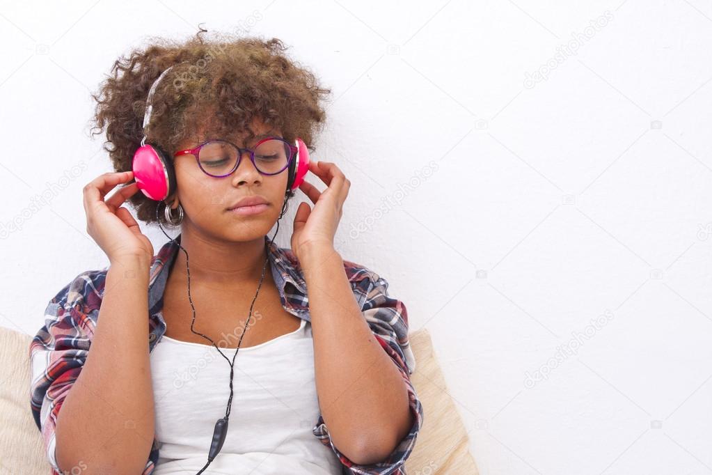 gir listening to music