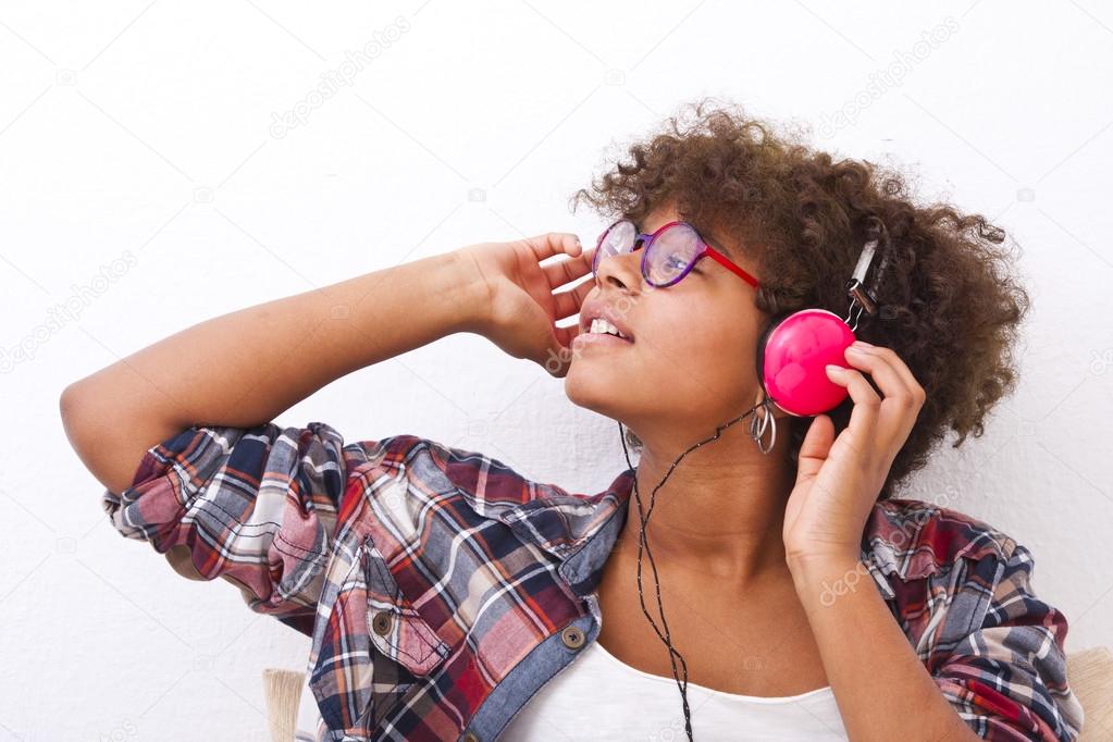 gir listening to music