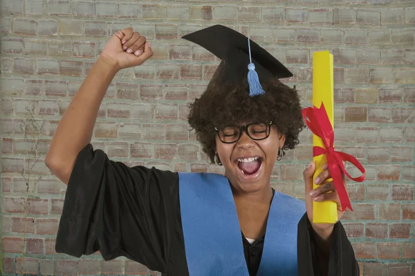 Chica universitaria graduado — Foto de Stock