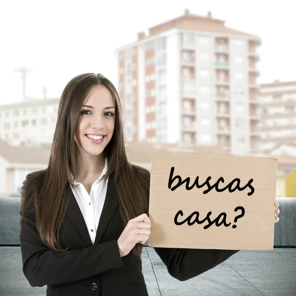 Donna agente immobiliare con segno — Foto Stock