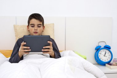Tabletli çocuk