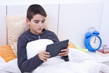 Tabletli çocuk