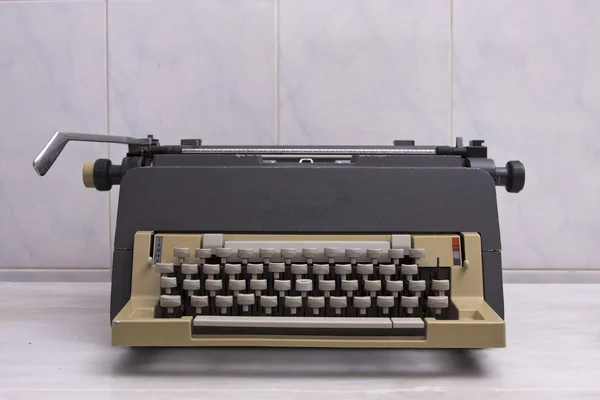 Máquina de escrever antiga, indústria — Fotografia de Stock