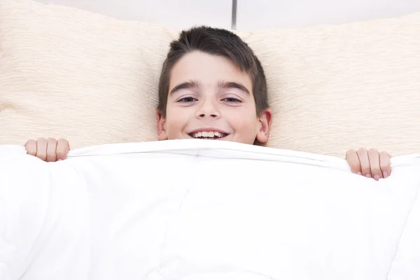Child lying in bed — Stock Photo, Image