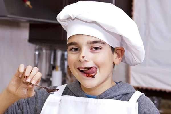 Chef fazendo bolos — Fotografia de Stock