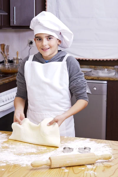 Criança na cozinha — Fotografia de Stock