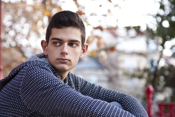 Portret van tiener jongen — Stockfoto