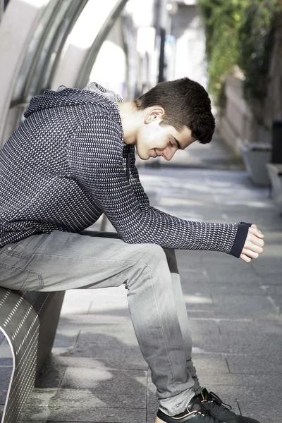 Joven chico al aire libre estilo de vida —  Fotos de Stock