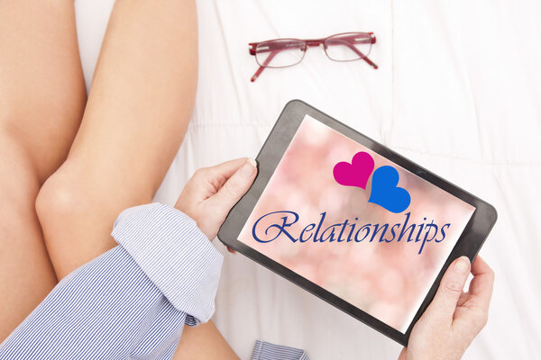 отношения онлайн с планшетом
