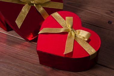 Kalpli hediye kutuları