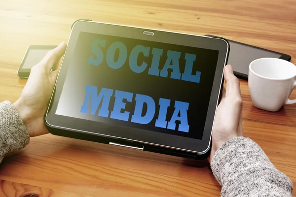 Social media tablet — Stock Photo, Image