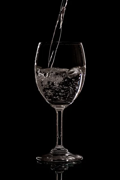 Öntés víz üveg — Stock Fotó