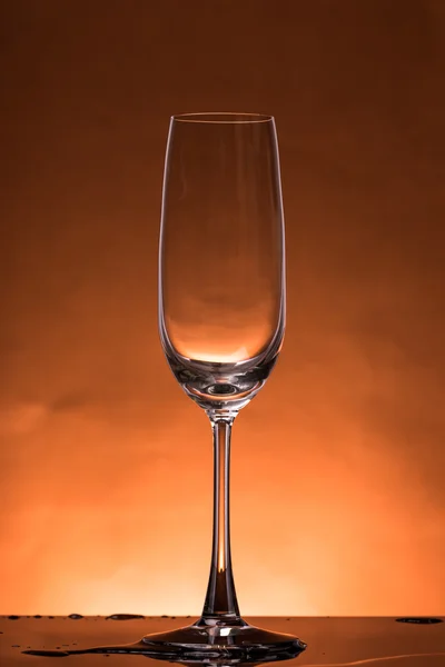 Salpicadura de agua en un vaso —  Fotos de Stock