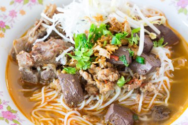 Tay erişte ve baharatlı çorba