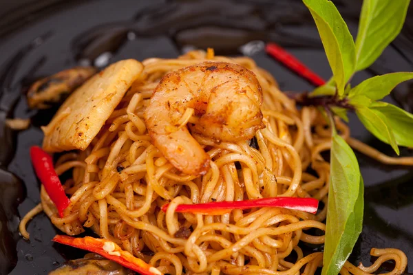 Stir fried noodles with prawn — Stock Photo, Image