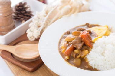 domuz eti ve omlet köri