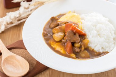 domuz eti ve omlet köri