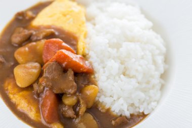 domuz eti ve omlet köri