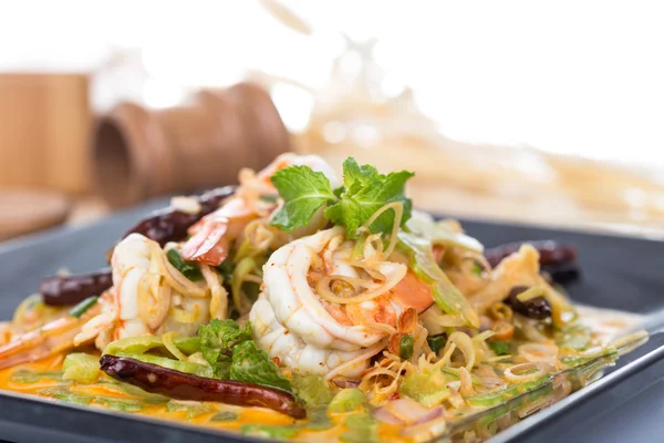 Spicy salad Shrimp with lemon grass and mint — Stock Photo, Image