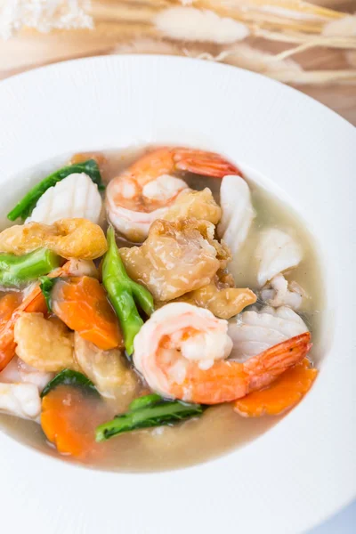 Fried noodle with shrimp and squid and vegetable — Stock Photo, Image