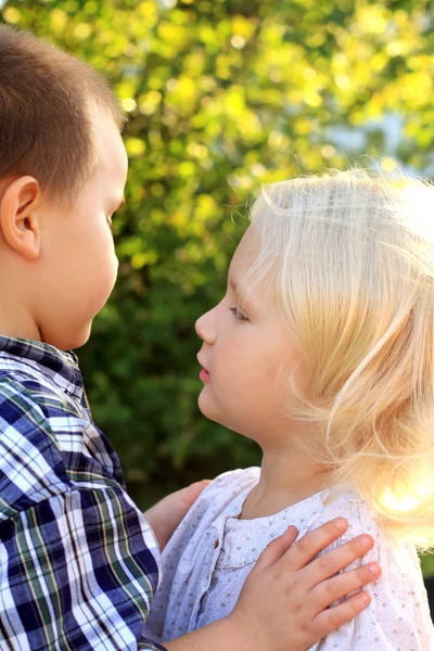 Zwei süße Kinder — Stockfoto