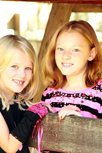 sevimli gülümseyen kız