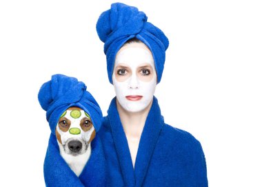 Sağlık Güzellik maskesi kız ve köpek 