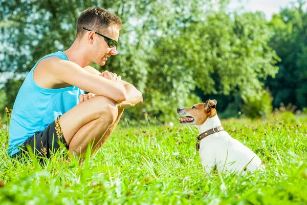 Hond en eigenaar opleiding — Stockfoto