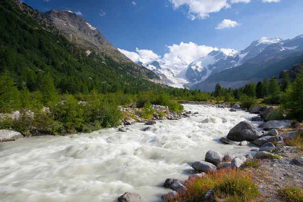 モルテラッチ氷河谷のスイスの山の風景 — ストック写真