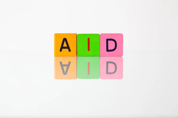 Aid - eine Inschrift aus Kinderblöcken — Stockfoto