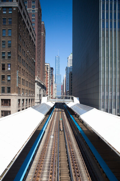 Famous elevated overhead commuter train, Chicago, USA