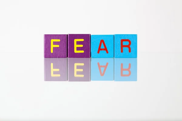 Strach - napis z bloków dla dzieci — Zdjęcie stockowe