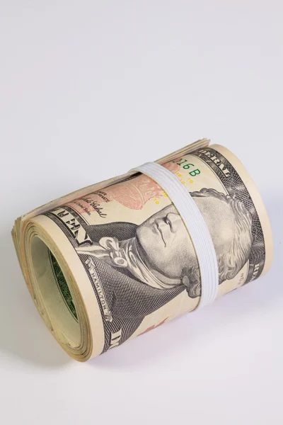 A tekercs dollár számlák műanyag zenekar szemei felett — Stock Fotó