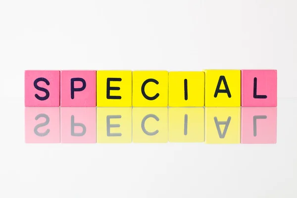 Speciale - een inscriptie uit Kinder blokken — Stockfoto