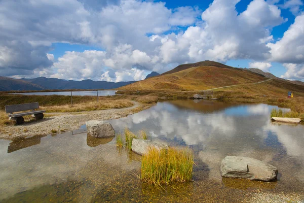 Herfst landschap in de Tiroler Alpen, Oostenrijk — Stockfoto