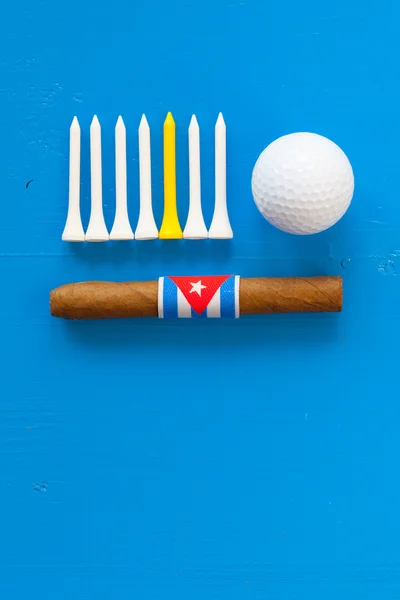 Detalle de puros cubanos de lujo y equipos de golf —  Fotos de Stock