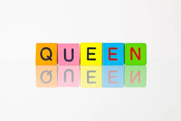 Королева - надпись из детских блоков — стоковое фото