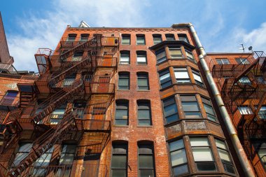 SK arasında zigzag tipik Amerikan yangın kaçış merdiveni