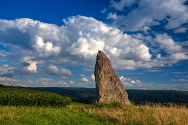 Millennium taş anıt tepe - Hdr görüntü üzerinde