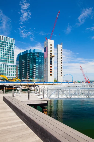 Novos condomínios de luxo de construção no Fan Pier em Boston . — Fotografia de Stock