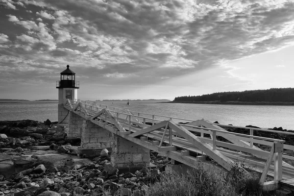 Marshall Point Light visto dalla costa rocciosa di Port Clyde — Foto Stock