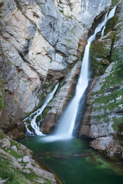 Savica vattenfall, Bohinjsjön, Slovenien. — Stockfoto