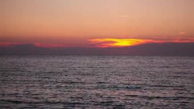 Dramatik günbatımı boş plajda, Cape Cod, ABD