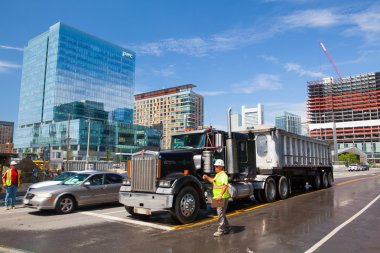 Sabah boyunca South Boston waterfront inşaat görünümünü