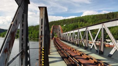 Tek parça demiryolu Köprüsü