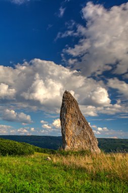 Millennium taş anıt tepe üzerinde 