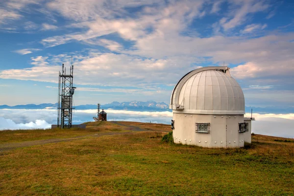 Cúpula Observatório nos Apls Gerlitzen na Áustria . — Fotografia de Stock