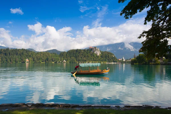 Lodě na jezero Bled, Slovinsko. — Stock fotografie